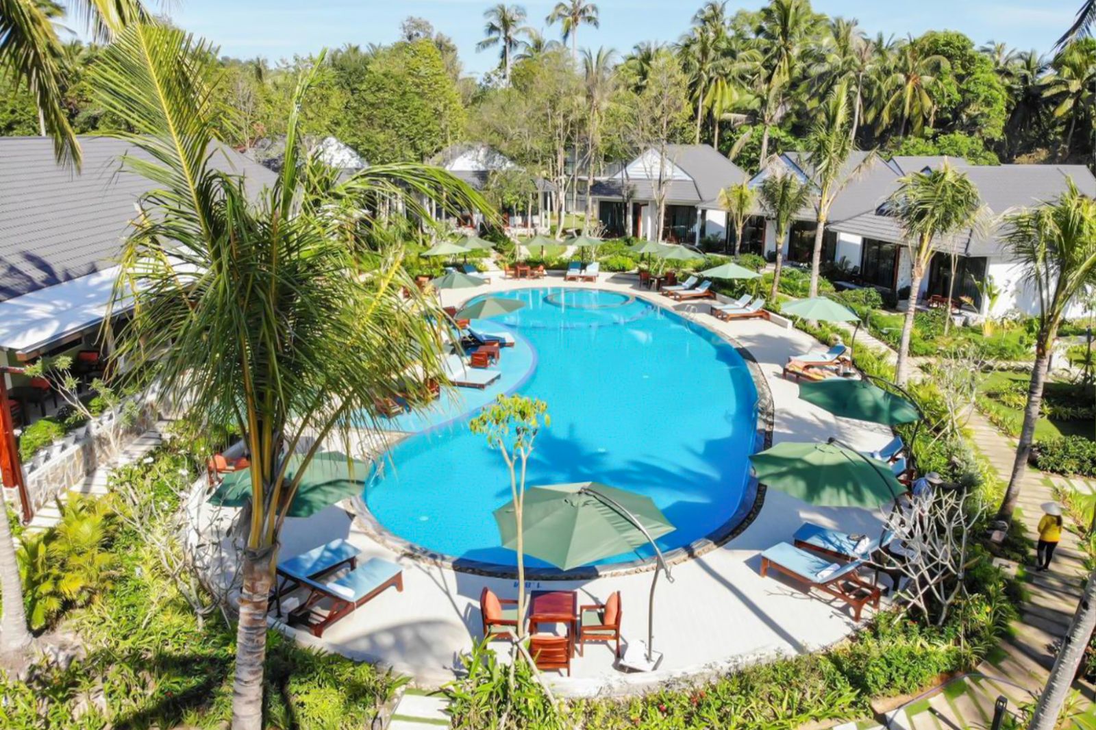 Liên hệ 0967.756.946 để nhận tư vấn thiết kế cây trồng resort miễn phí