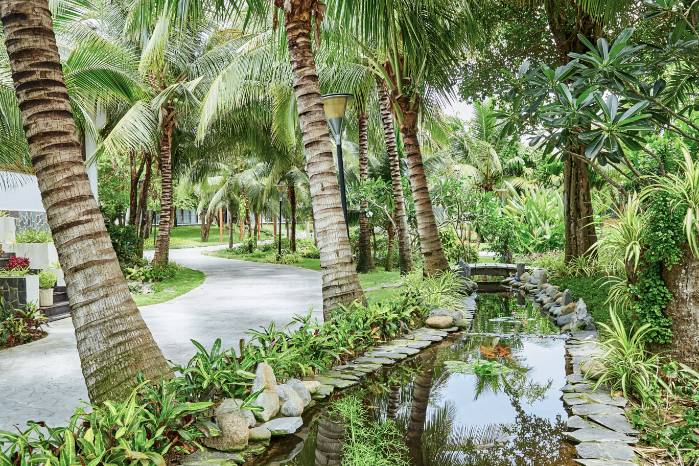 Mẫu phong cách sân vườn nhiệt đới kết hợp kiểu truyền thống Việt Nam